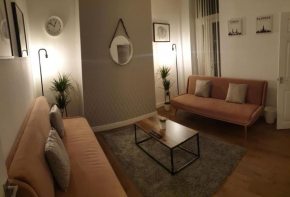 4 Bedrooms, Sleeps 10, Near LFC & EFC